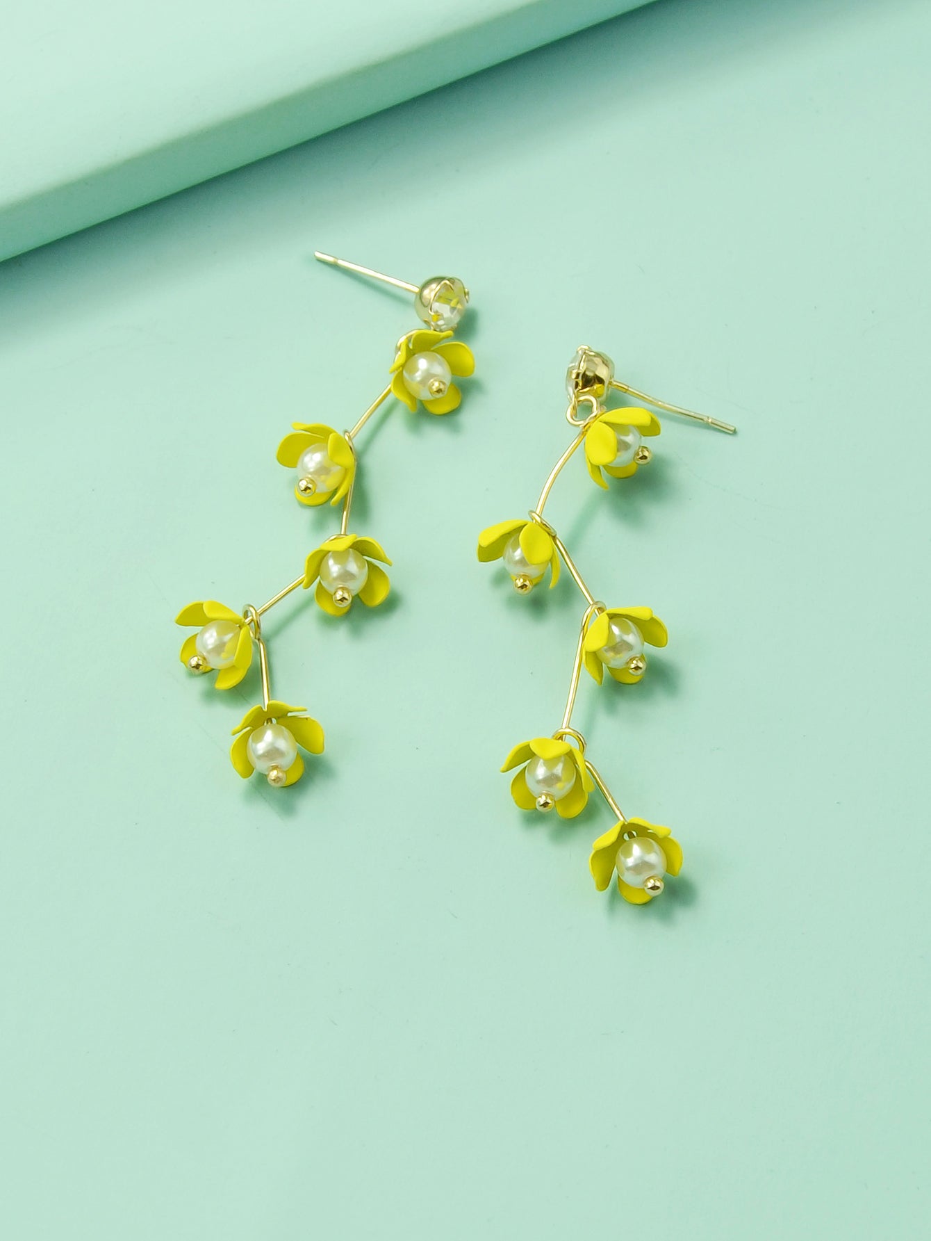 Exquisite Pearl Yellow Flower Dangle Pendant Earrings for Women Trendy Jewellery-3